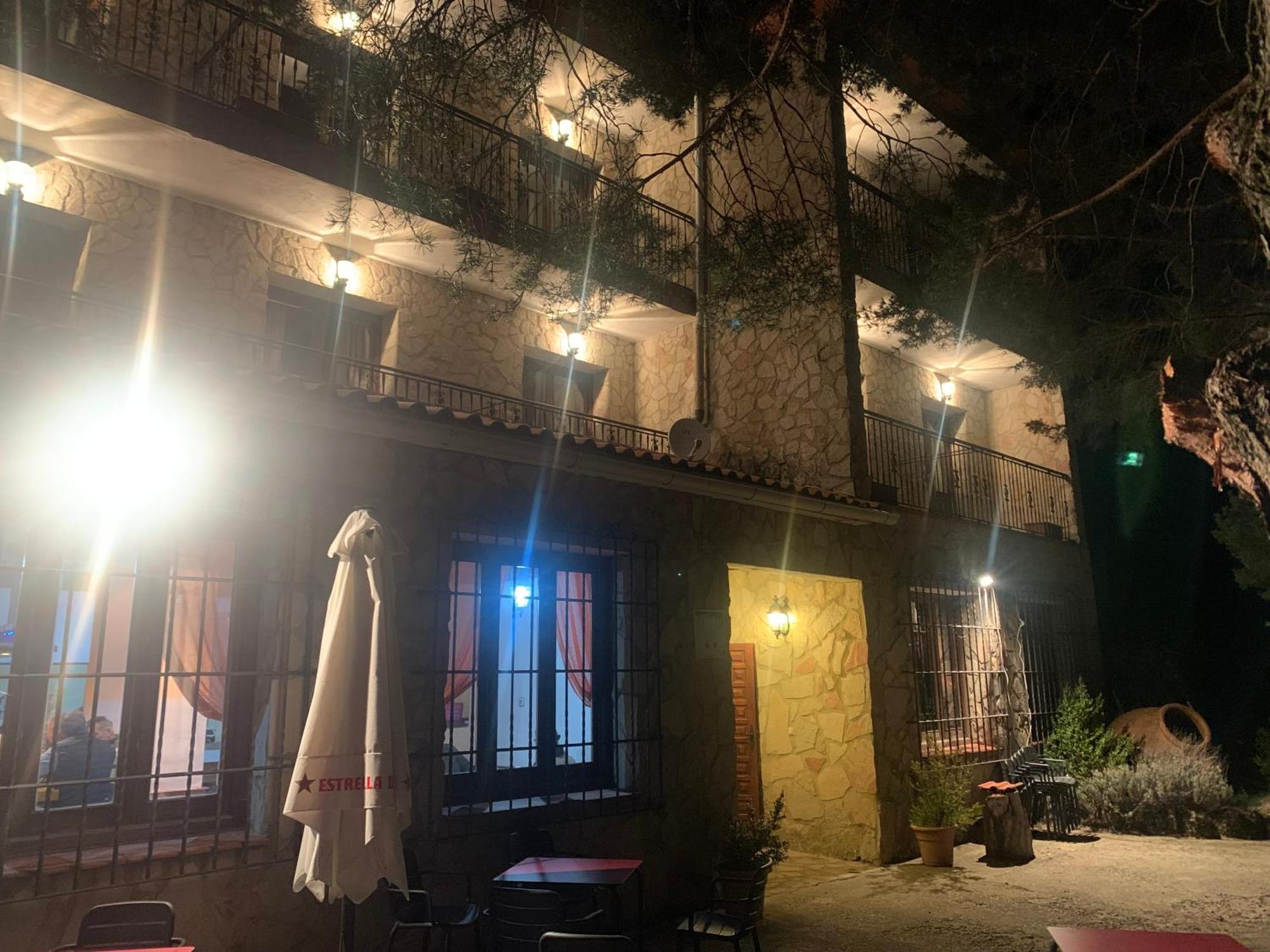 Hotel Restaurante Rio Cuervo Vega del Cadorno المظهر الخارجي الصورة