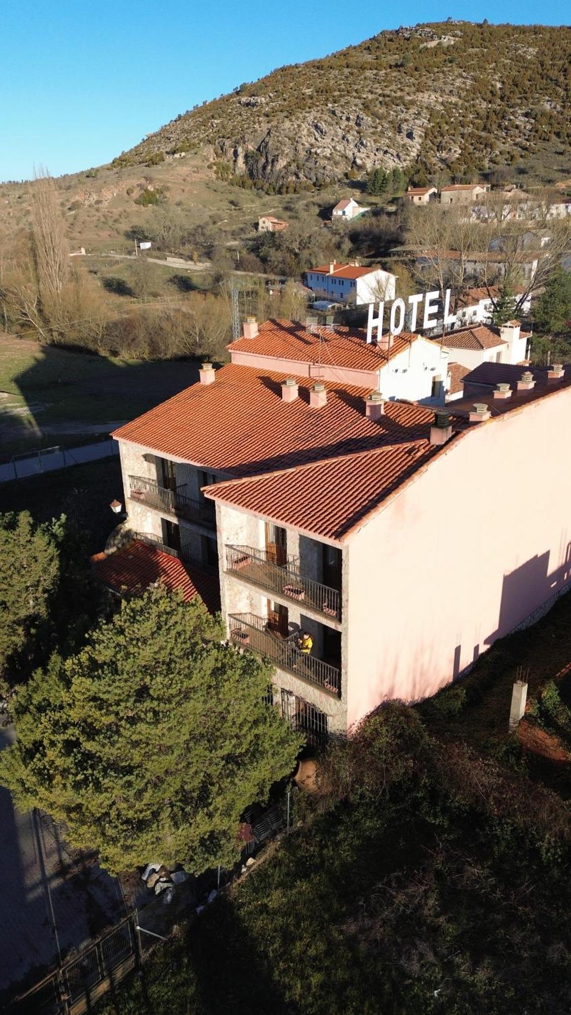 Hotel Restaurante Rio Cuervo Vega del Cadorno المظهر الخارجي الصورة