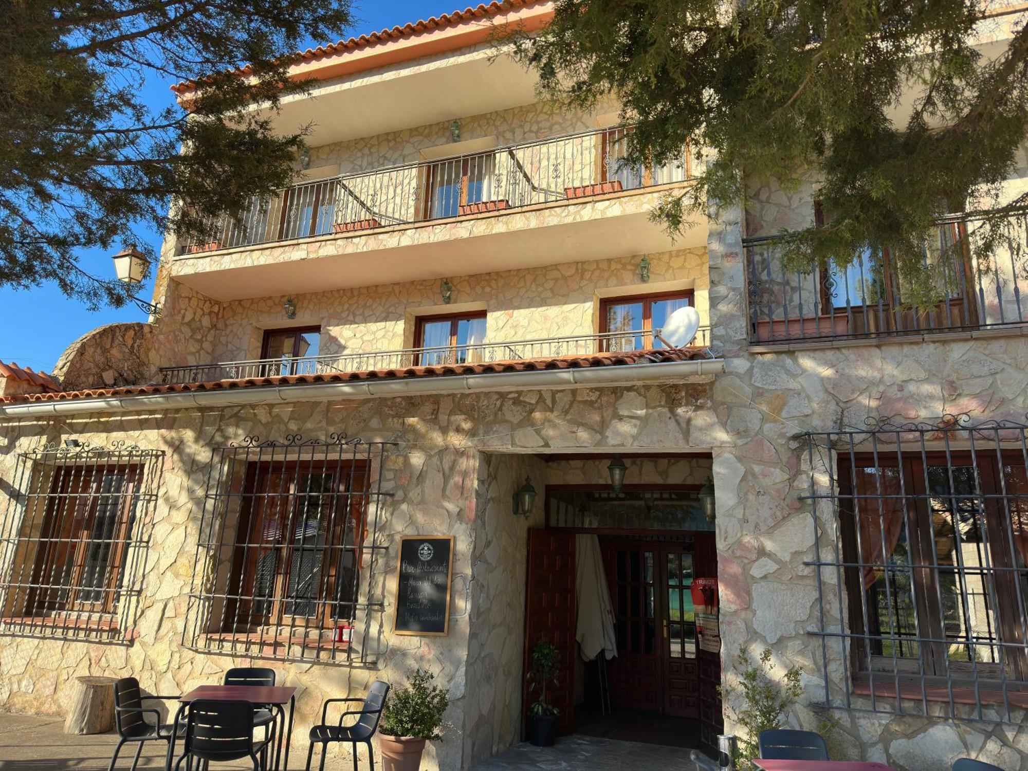 Hotel Restaurante Rio Cuervo Vega del Cadorno المظهر الخارجي الصورة