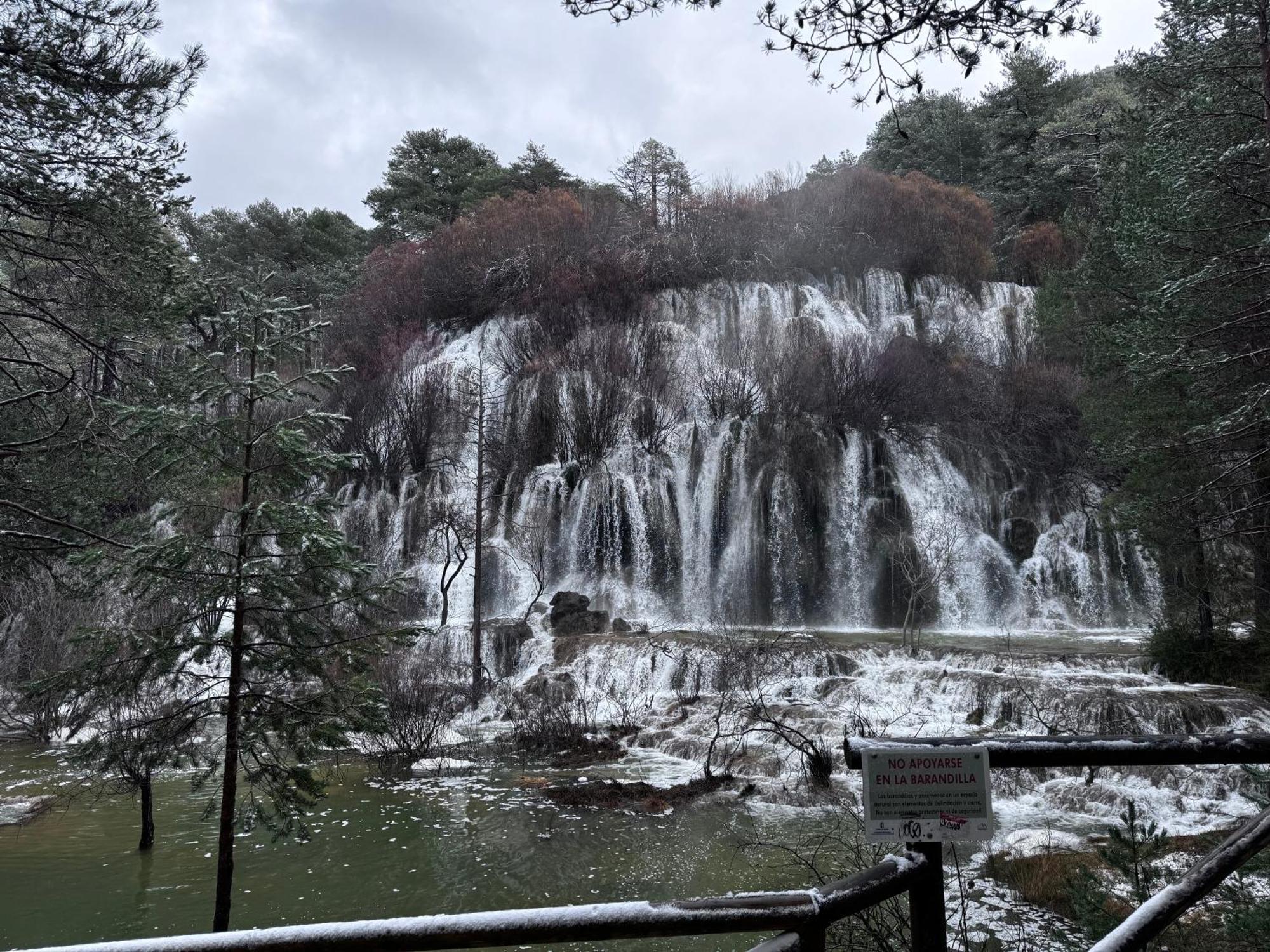 Hotel Restaurante Rio Cuervo Vega del Cadorno المظهر الخارجي الصورة